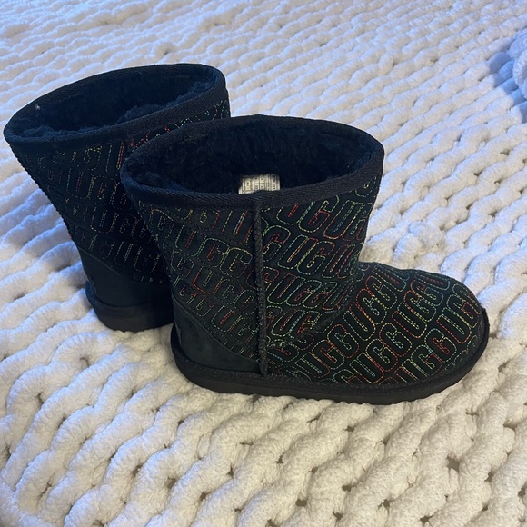 Rainbow Logo Uggs - Picture 4 of 6